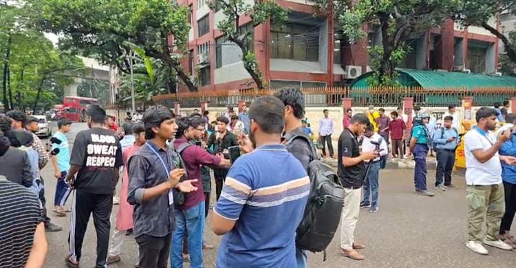 এসএসসিতে অকৃতকার্য শিক্ষার্থীদের ‘মার্চ টু সচিবালয়’ কর্মসূচিতে পুলিশের বাধা